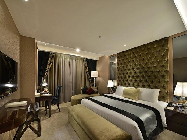 Kamar Deluxe King Size Hotel Amaroossa Grande Bekasi